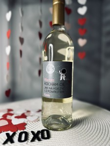 Walentynkowa naklejka na wino