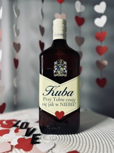 Walentynkowa naklejka na whisky
